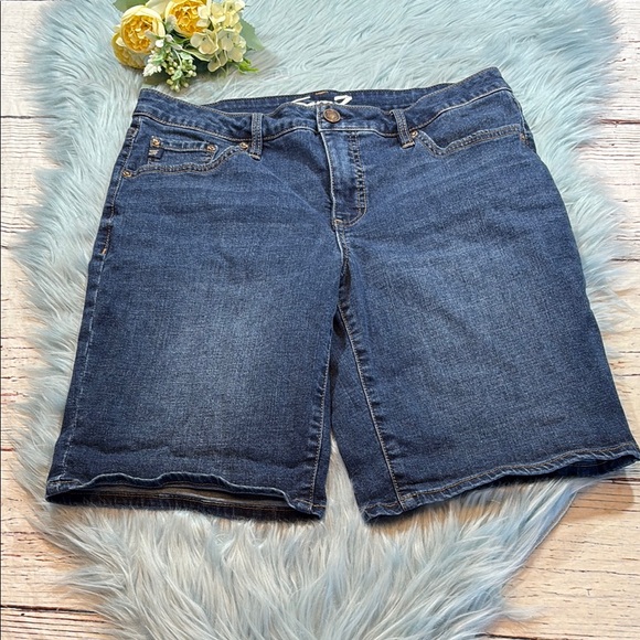 Seven7 Relaxed Bermuda Jean Shorts sz 8 - Picture 1 of 8